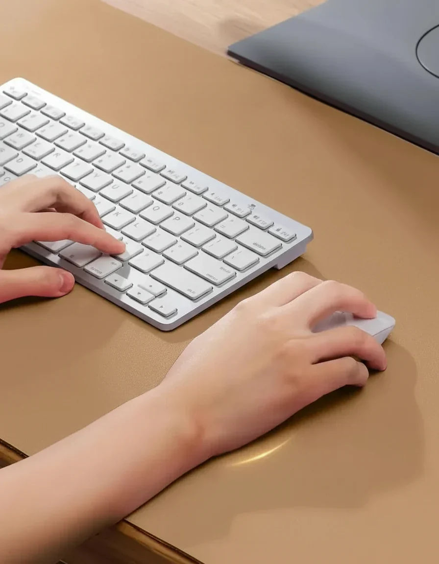 Pourquoi le Design Épuré Transforme Votre Bureau.